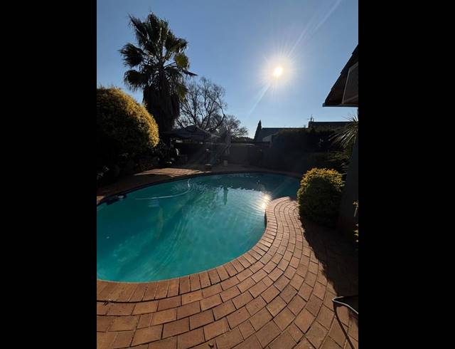 3 BEDROOM PROPERTY TO RENT IN HIGHWAY GARDENS